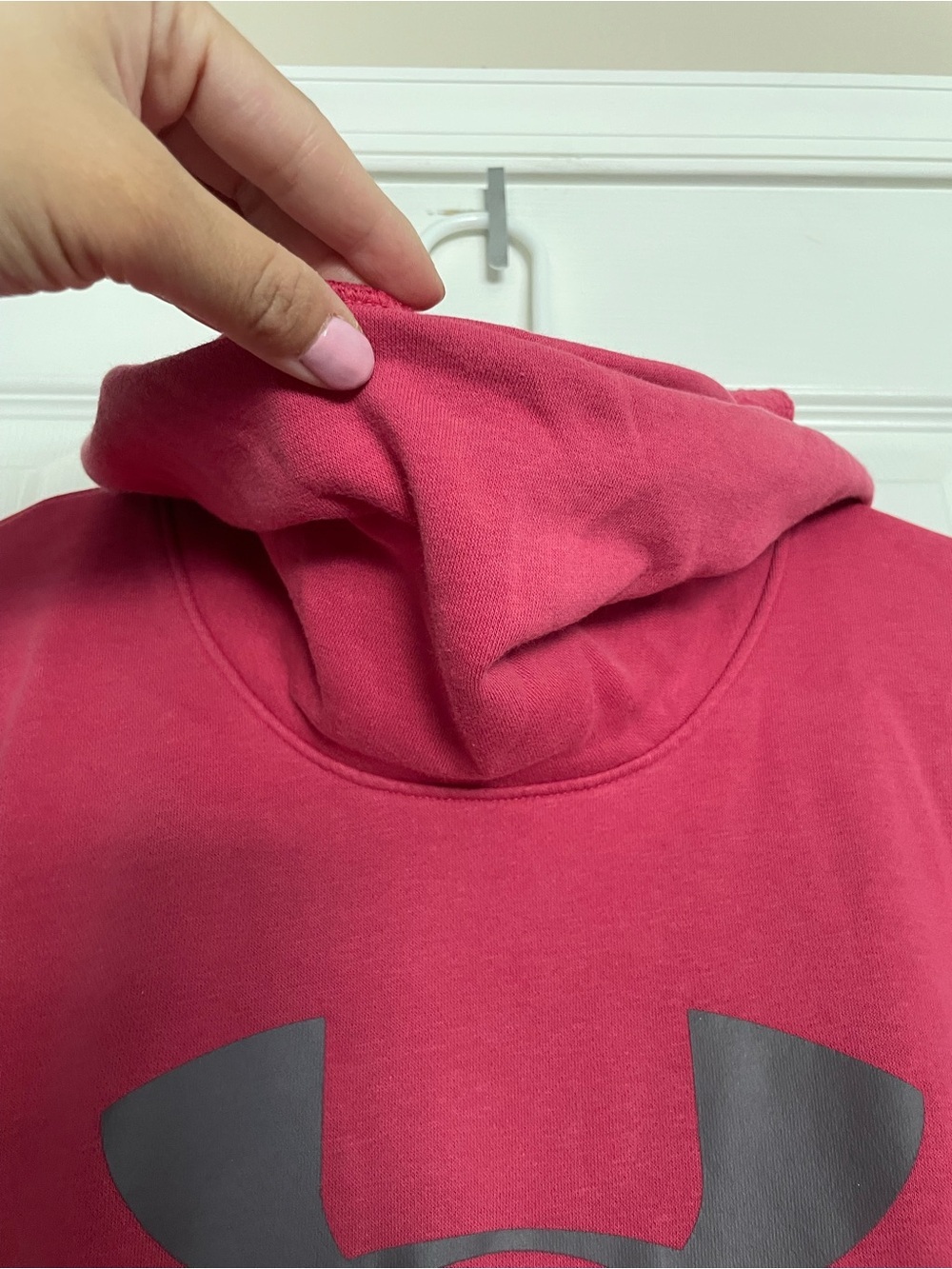 Under Armour Women’s size Medium Hot Pink Pullover Hoodie with Cowl Neck - Picture 4 of 8